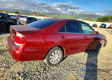 2005 Toyota Camry Le z USA, uszkodzony, nr VIN 4T1BE32KX5U055271